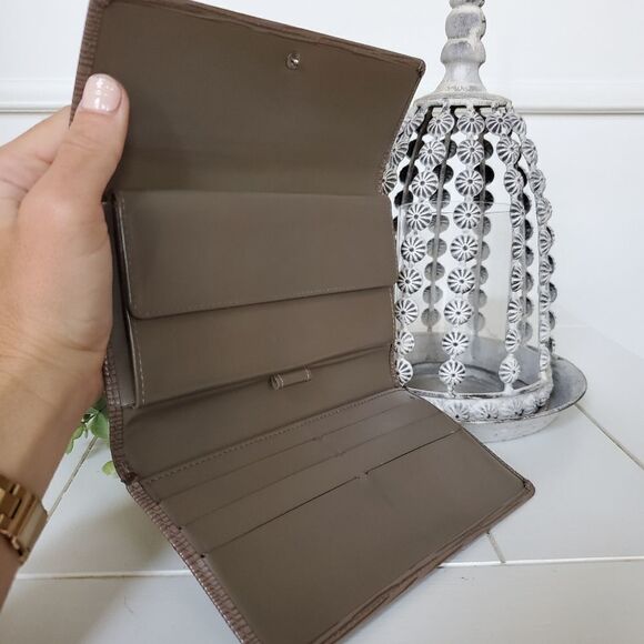 Louis Vuitton Gray Epi International Wallet - Picture 11 of 16